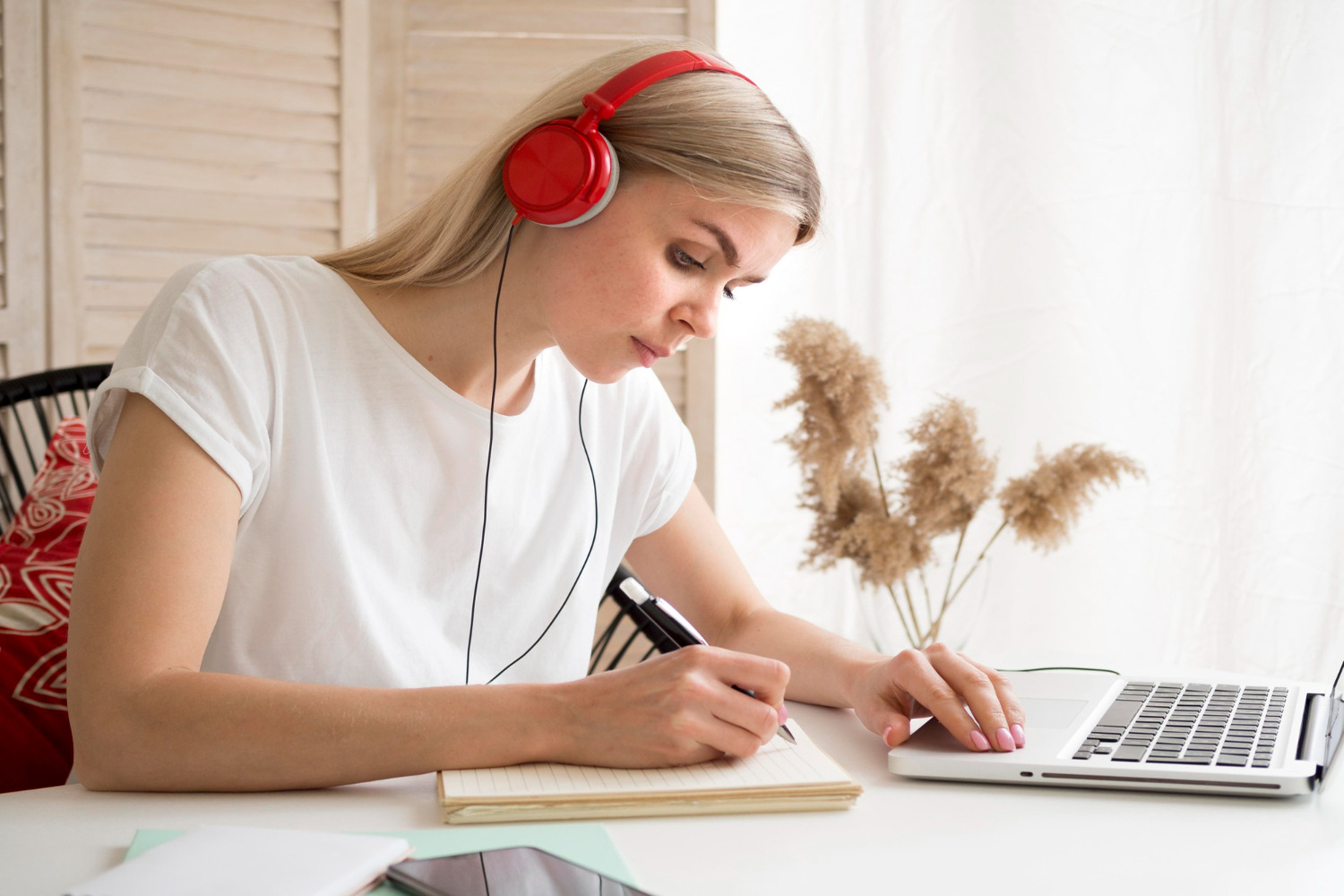 how-to-become-a-ghostwriter-music